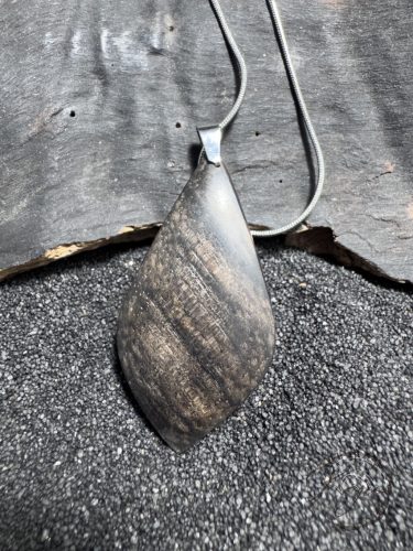 Lápisz lazuli ébenfában