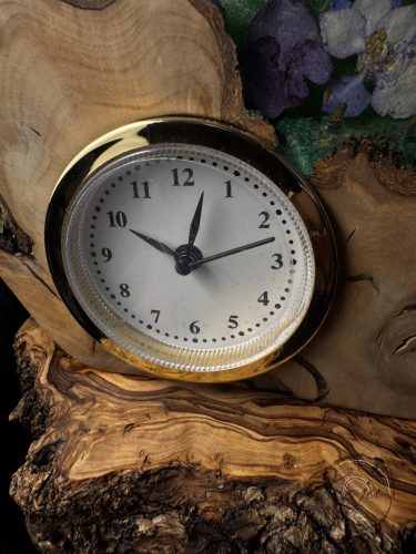 Virágos asztali óra