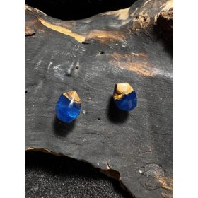 Kék epoxy és fa bedugós fülbevaló