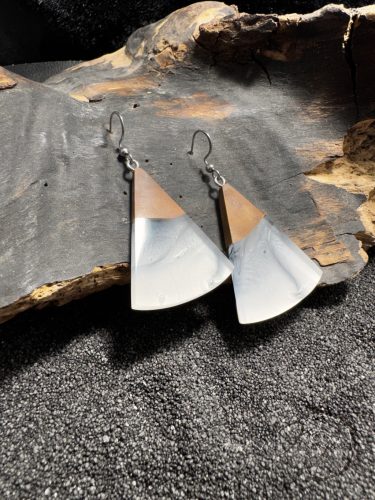 Fehér-fekete fülbevaló