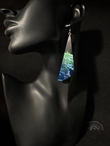 Absztrakt vasfa fülbevaló