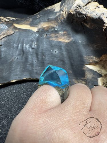 Foszforeszkáló kék gyűrű